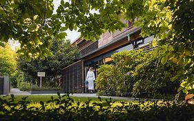 Le Parc Hotel Devient Yona